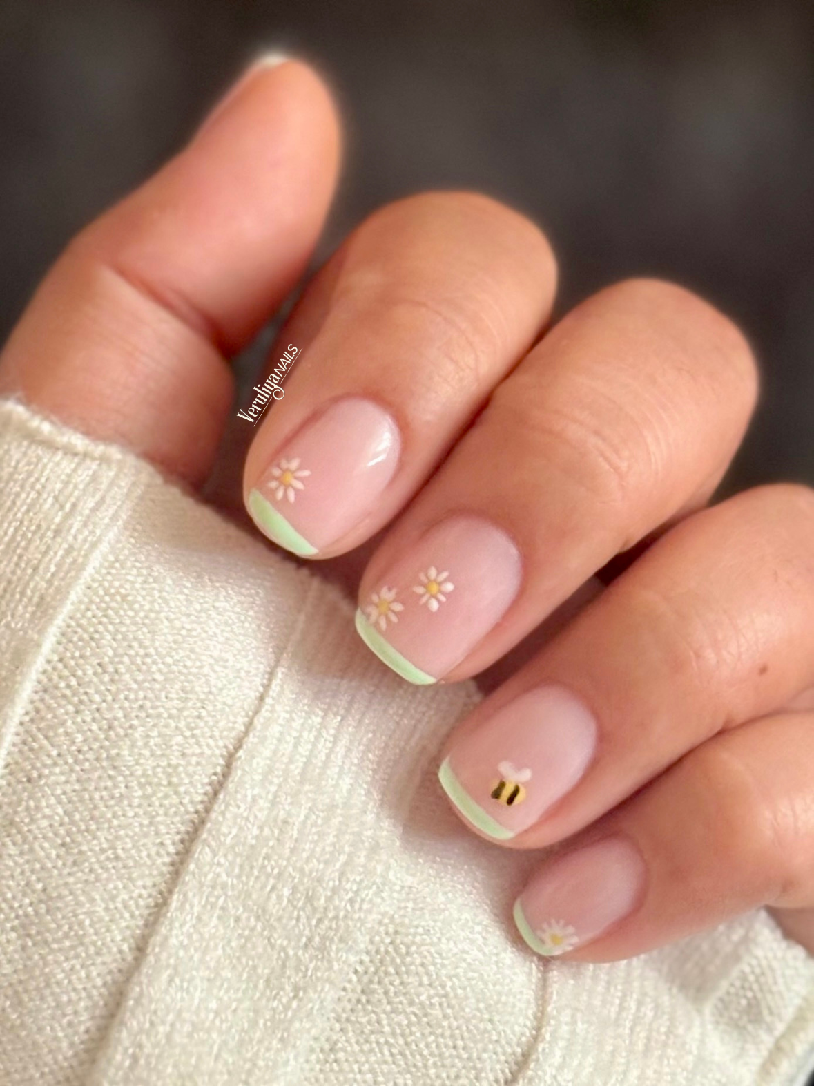 Nail art: Simple